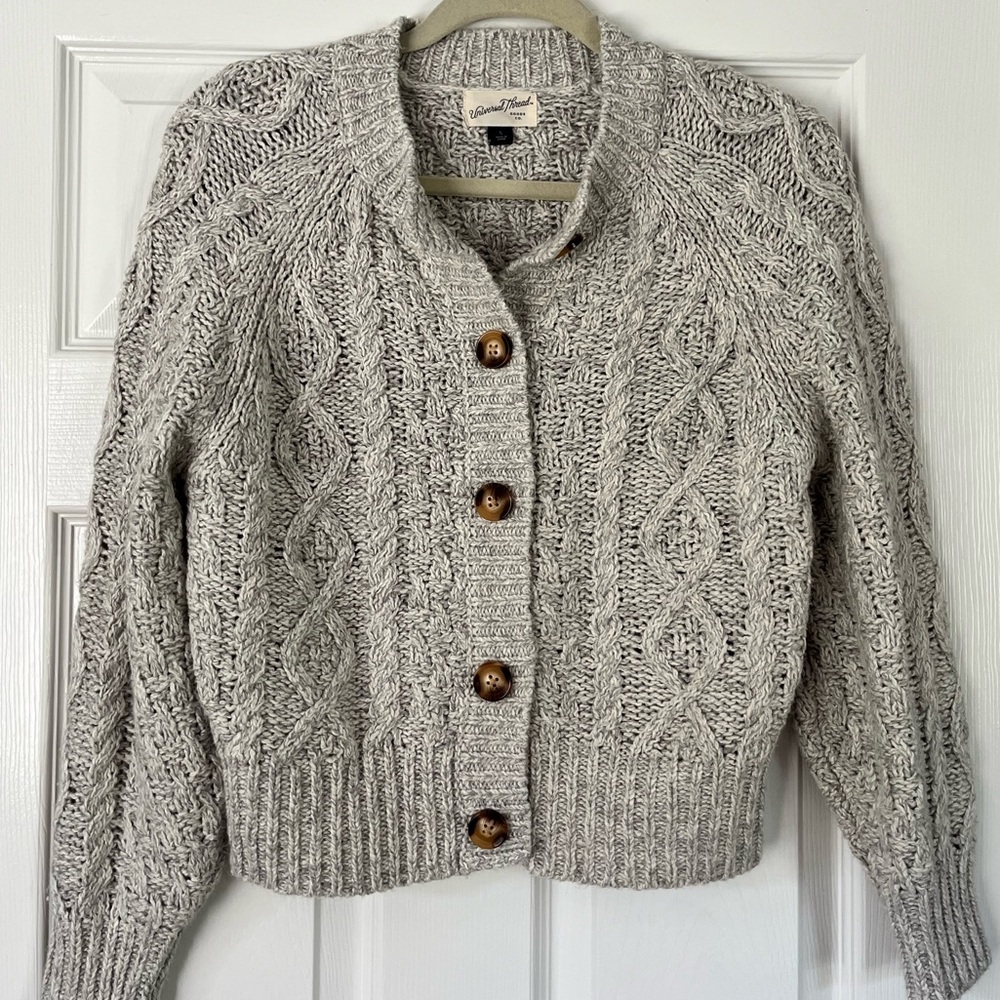 Universal Threads gray cropped sweater